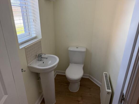 4 bed Semi-Detached to rent Image 8