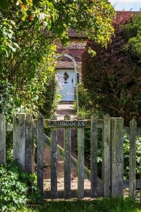 house. estate agency Dunsfold garden gate