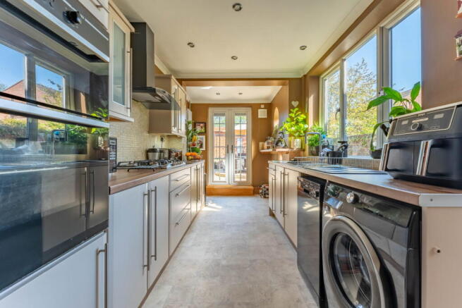 3 bed Terraced for sale Image 6