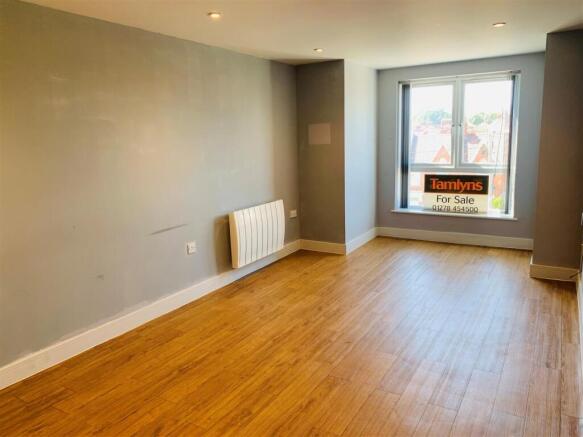lounge 1.jpg