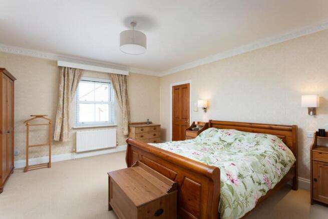 6 bed Detached for sale Image 9