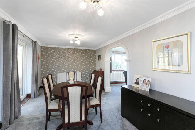 4 bed Detached for sale Image 8