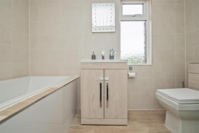 Bathroom / WC: