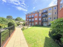 Flat 6, 8 Beck Lodge, Botley Road, Park Gate, Southampton SO31 1EZ