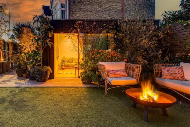 Garden /Annexe