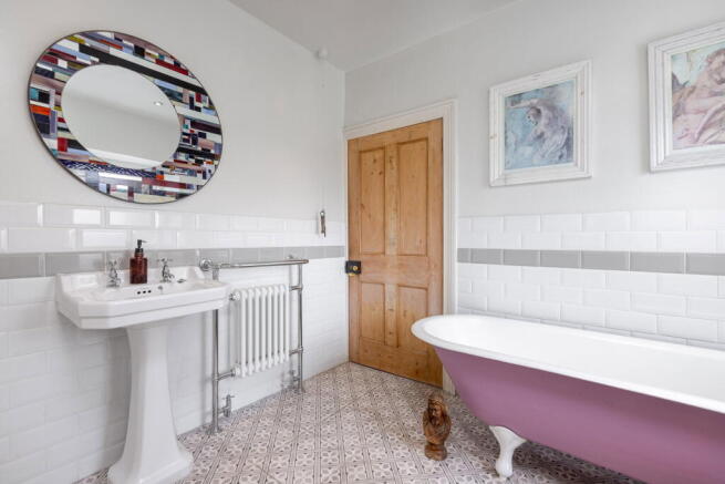 6 bed Village House for sale Image 9