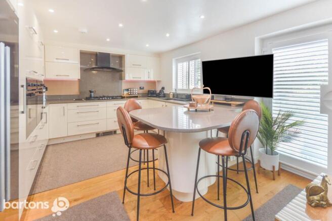 4 bed House for sale Image 7