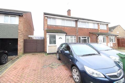 Three bedroom semi on Holgate Drive, Luton
