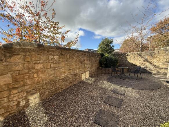 2 bed Ground Flat for sale Image 11
