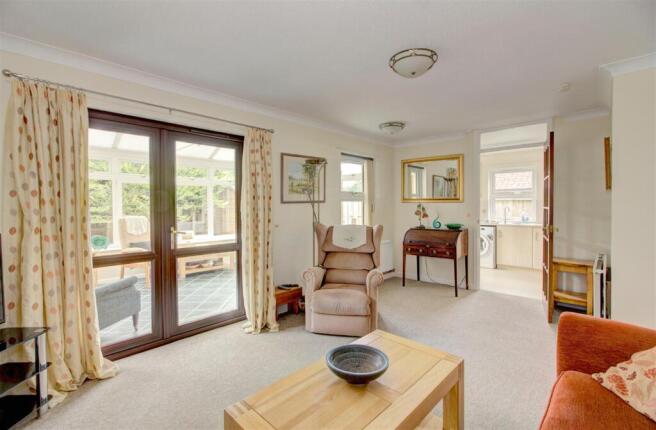 Sitting/dining room