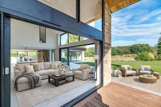 5 bed Detached for sale Image 4
