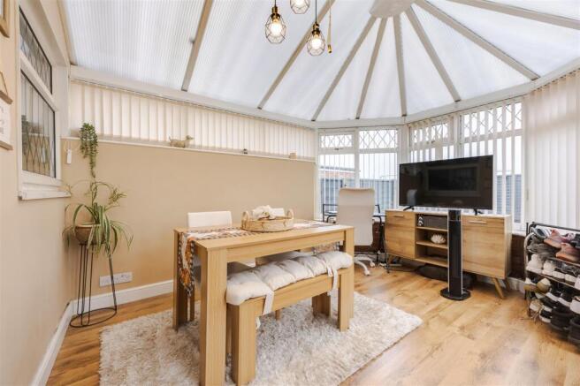 Conservatory / Dining room