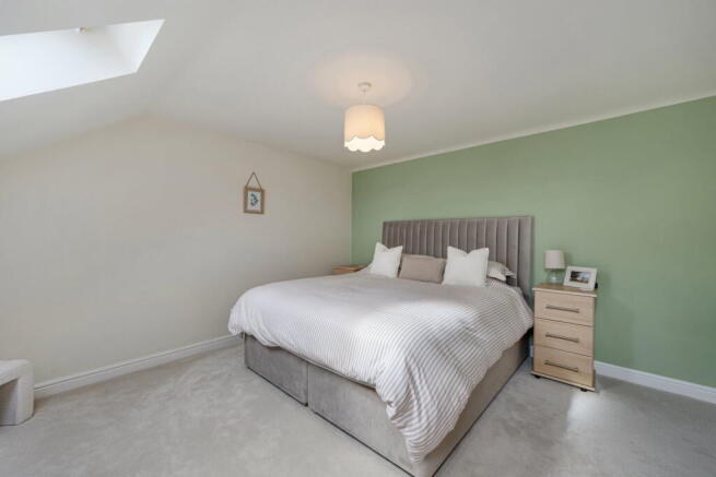 5 bed Detached for sale Image 10