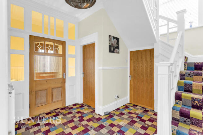 5 bed Semi-Detached for sale Image 4