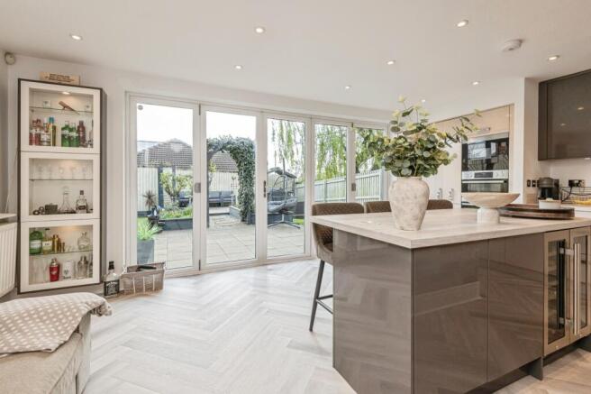 4 bed Detached for sale Image 5