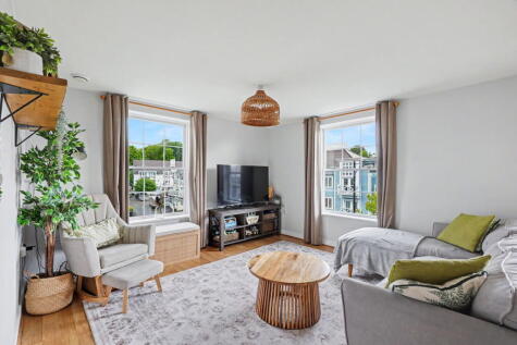 Manley Boulevard, Snodland, Kent, ME6 5GB