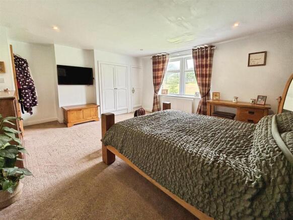 4 bed Terraced for sale Image 12
