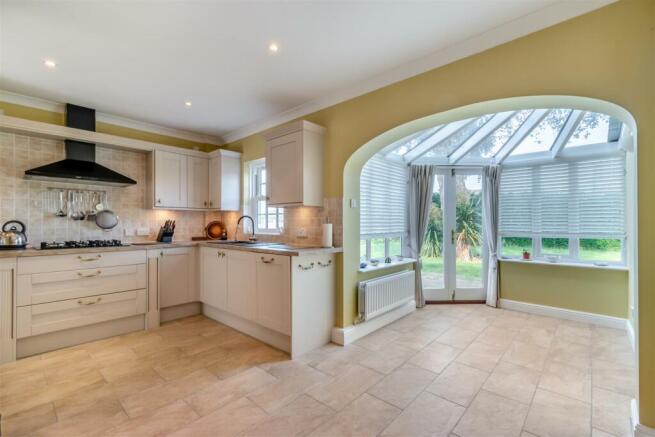 8559106-interior11.jpg