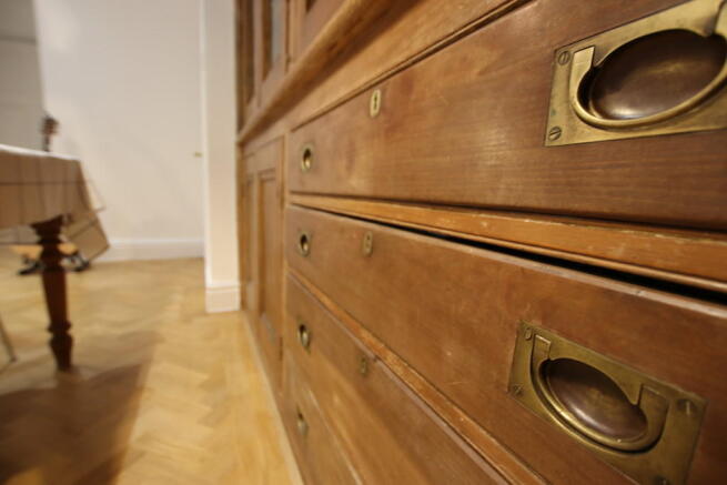 Dresser Detail
