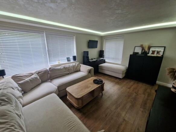 Apartment in Heath Close Harpenden - View 4