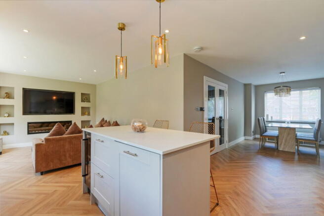4 bed Detached for sale Image 6