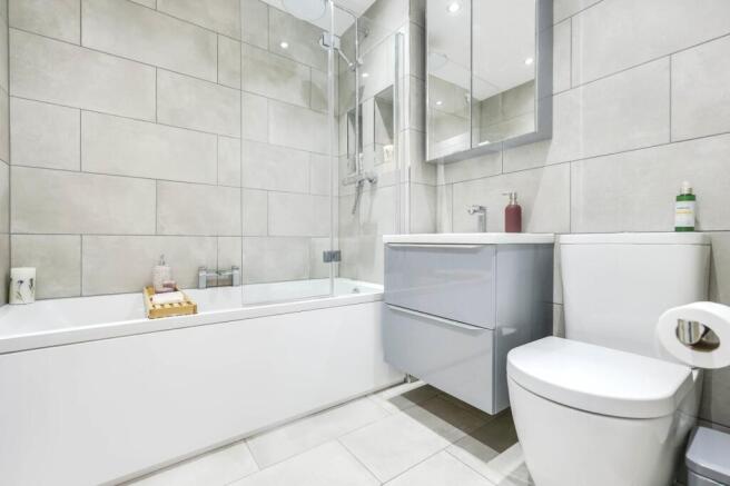 3 bed House for sale Image 11