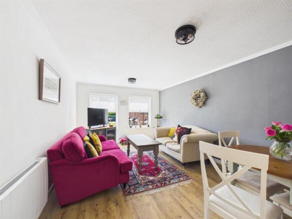 Lounge/Dining Room
