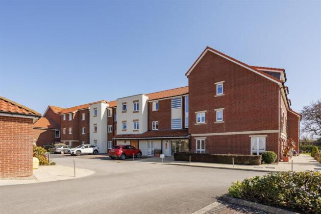 2 bed Apartment for sale Image 5