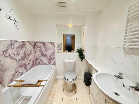 2 bed Flat for sale Image 4
