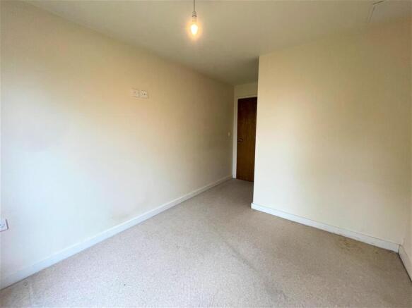 2 bed Apartment to rent Image 5