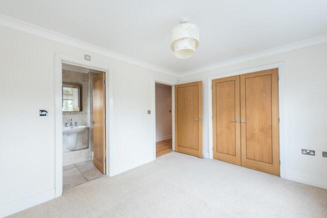 Master Bedroom (2)
