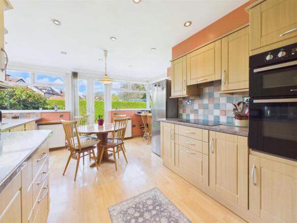 3 bed Detached Bungalow for sale Image 9