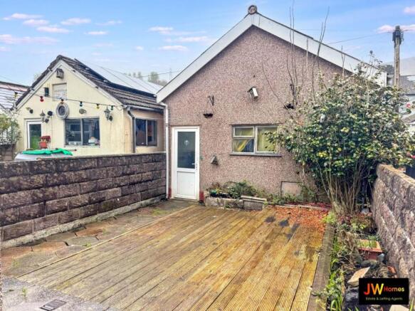 REAR GARDEN 1 (17)