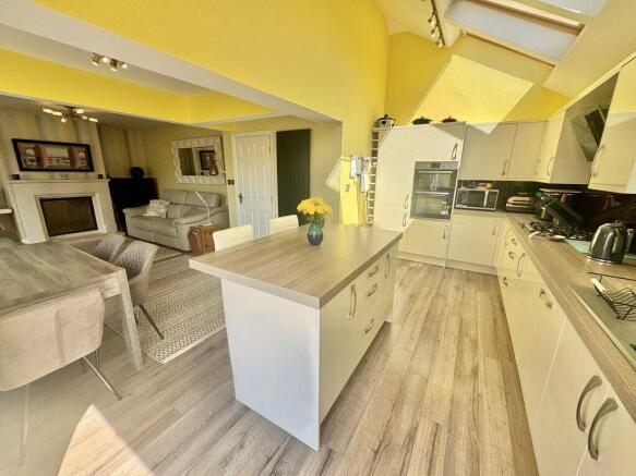 3 bed Semi-Detached for sale Image 5