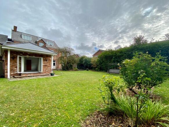 Halsall Ln - garden