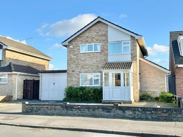 3-bed detached on Verity Crescent, Canford Heath, Poole, BH17, £350,000