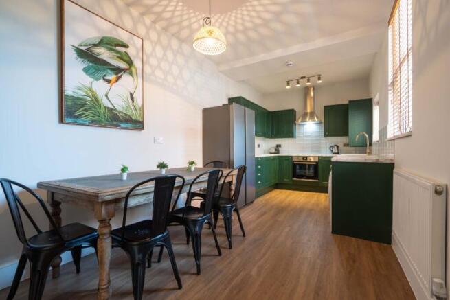 35KR - Kitchen / Living Area