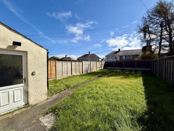 35 Lon-Y-Glyder Rear Garden (3).jpg