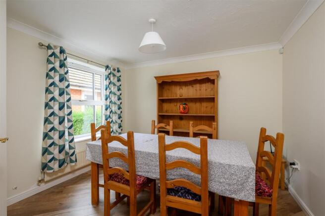 4 bed Detached for sale Image 9