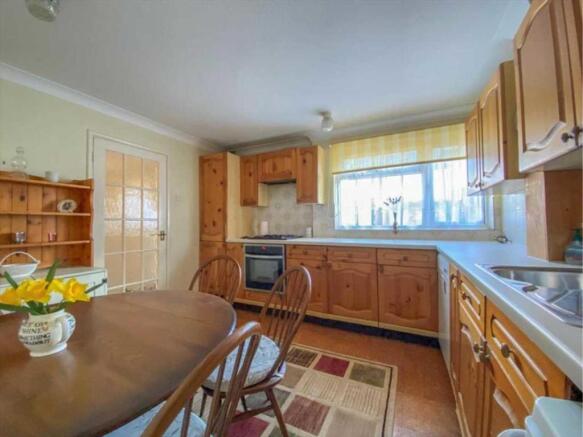KITCHEN/BREAKFAST