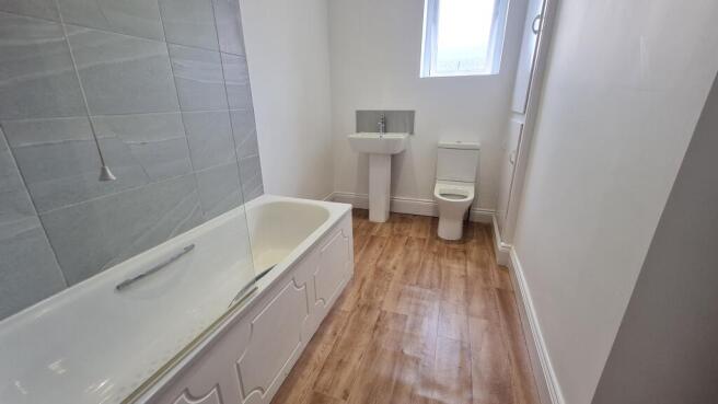 2 bed Terraced to rent Image 9
