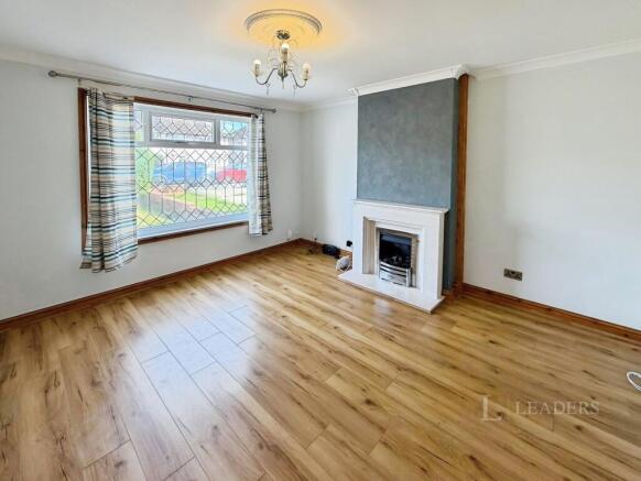 3 bed Semi-Detached to rent Image 2