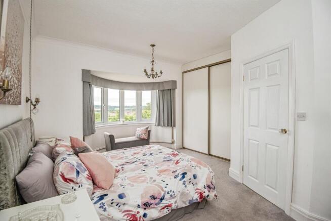 4 bed Detached for sale Image 12