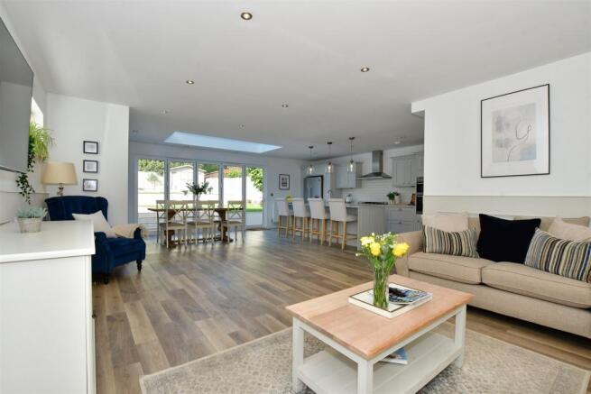 Lounge/ Diner/ Kitchen