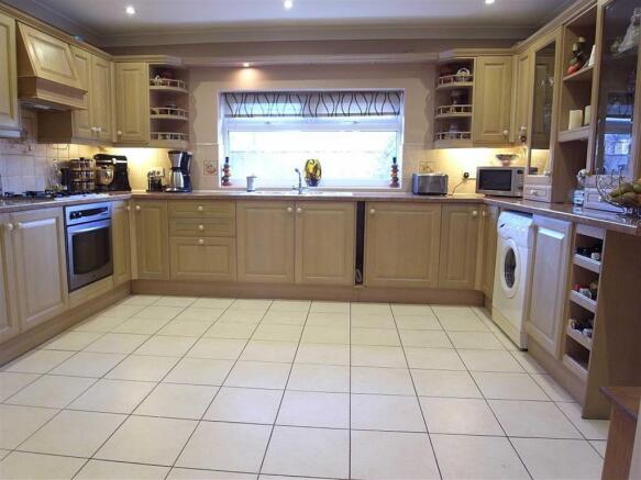KITCHEN/BREAKFAST RO