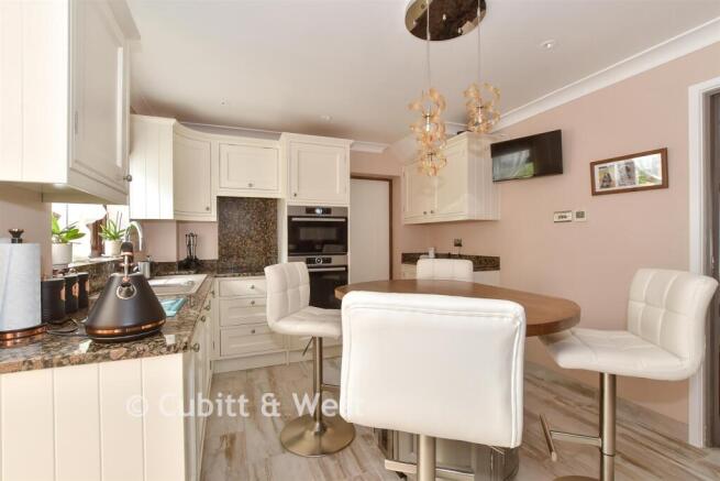 Kitchen/Breakfast Area