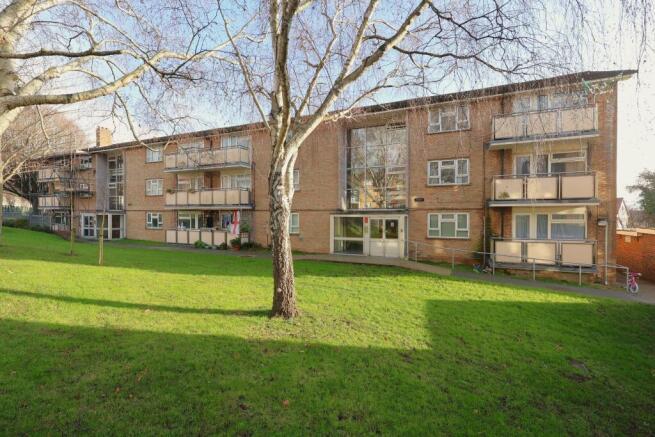 2-bed flat on Halstead Road, Cosham, £155,000