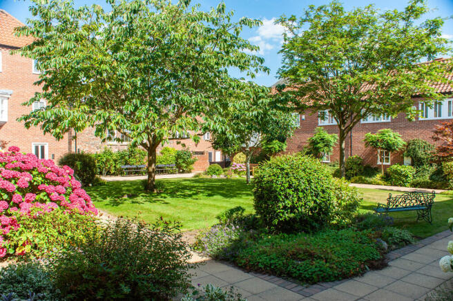 2 bed Town House to rent Image 9