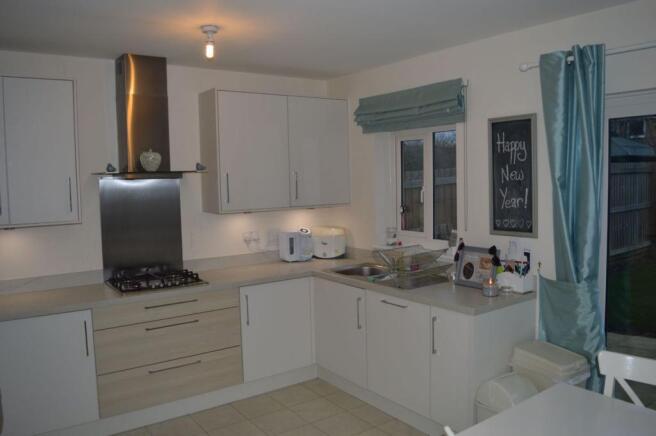 KITCHEN/DINING ROOM
