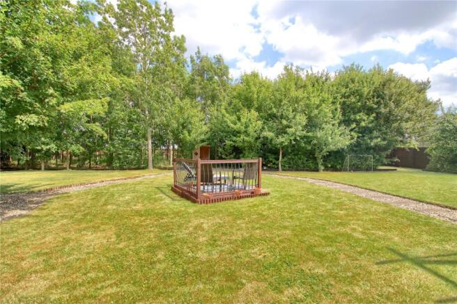 4 bed Detached for sale Image 9